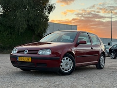Volkswagen Golf - 1.6 Trendline/LPG G3