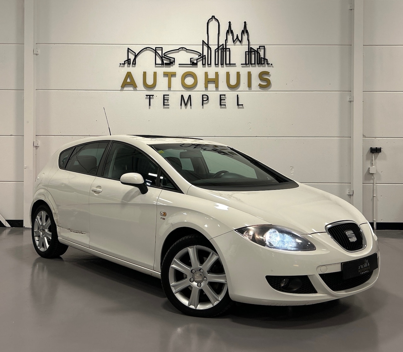SEAT Leon - 1.8 TFSI Stylance Airco Panoramadak Pdc Cruise 17inch Export - AutoWereld.nl
