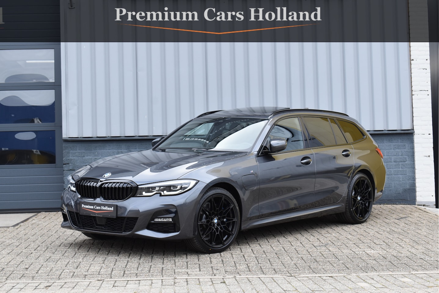 BMW 3-serie Touring - 330e xDrive M-Sport 292 Pk Pano Memory Head-Up Leder 19 Inch - AutoWereld.nl