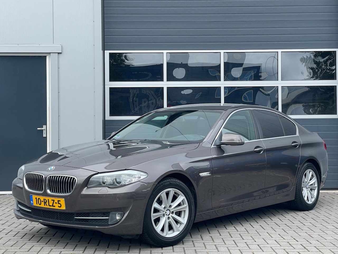 BMW 5-serie - 523i Executive | Navi | Xenon | PDC v+a | Climate control | Trekhaak - AutoWereld.nl