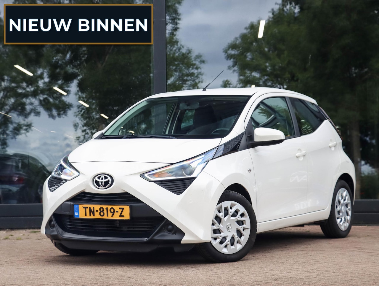 Toyota Aygo - 1.0 VVT-i X-Play Automaat Camera 13.000km! - AutoWereld.nl