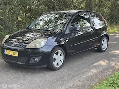 Ford Fiesta - 1.3-8V | Trekhaak | Sportief | 2 sets wielen