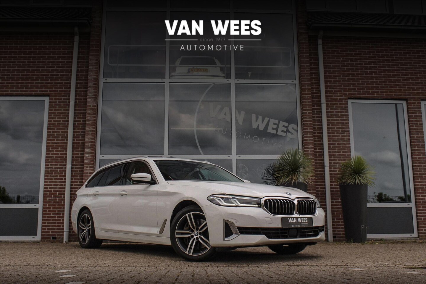 BMW 5-serie Touring - 540i G31 Facelift xDrive High Executive| 1e eigenaar | 334 pk | Dakraam | LED |DAB | Carpl - AutoWereld.nl