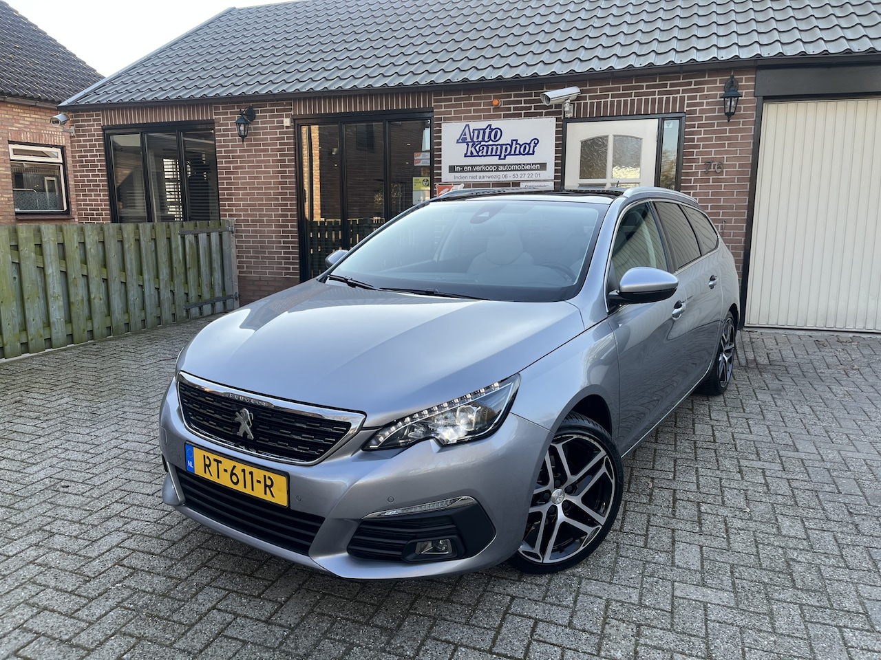 Peugeot 308 SW - 1.2 PureTech Blue Lease Premium Trekhaak - AutoWereld.nl