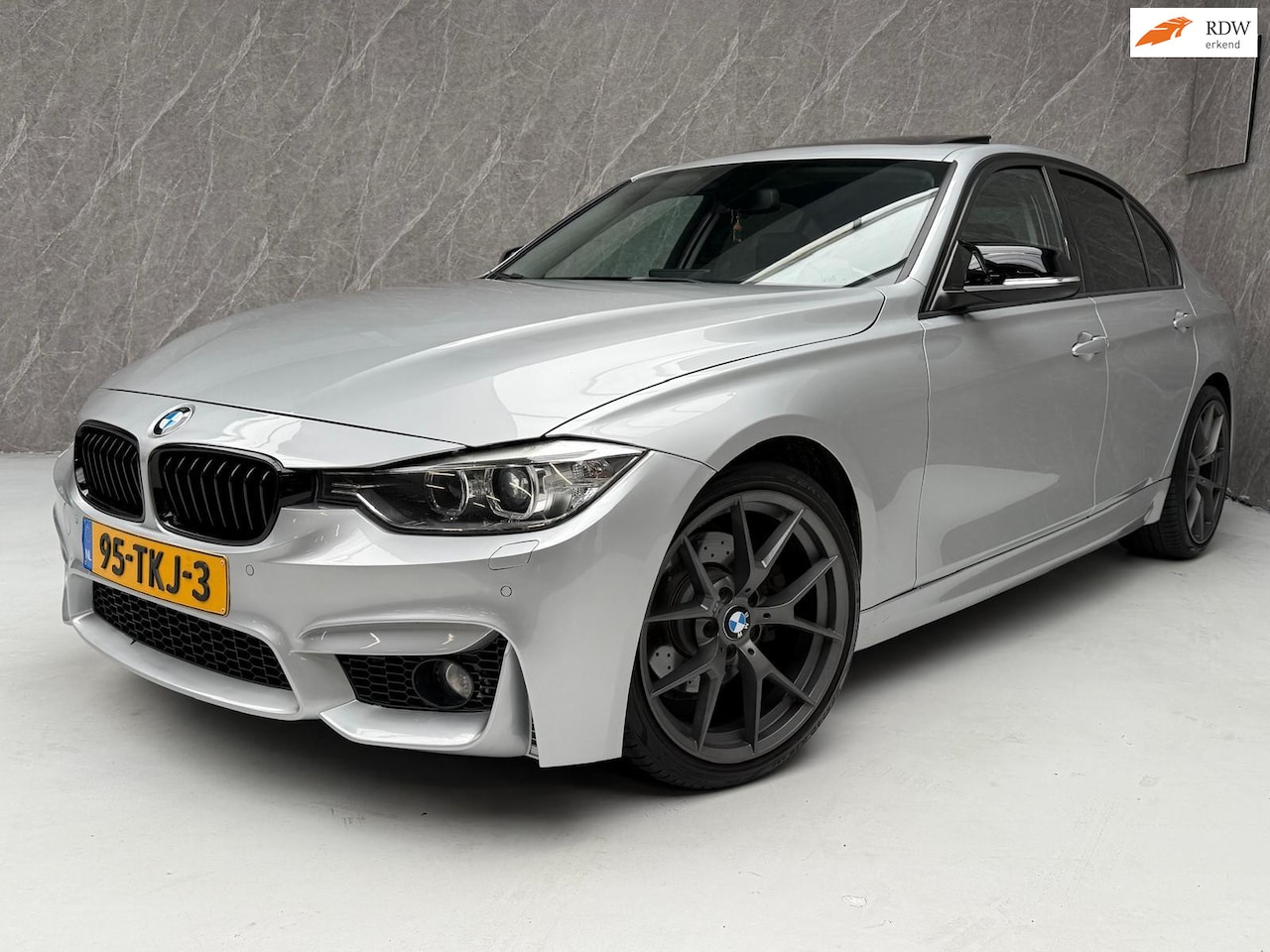 BMW 3-serie - 328i High Executive / NAP / Dealer Onderh / Full - AutoWereld.nl
