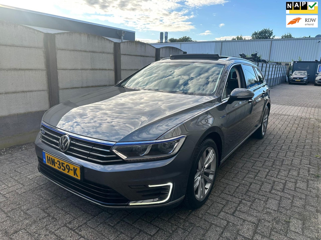 Volkswagen Passat Variant - 1.4 TSI GTE Highline PANO/ CAMERA/ 6MND GARANTIE! - AutoWereld.nl
