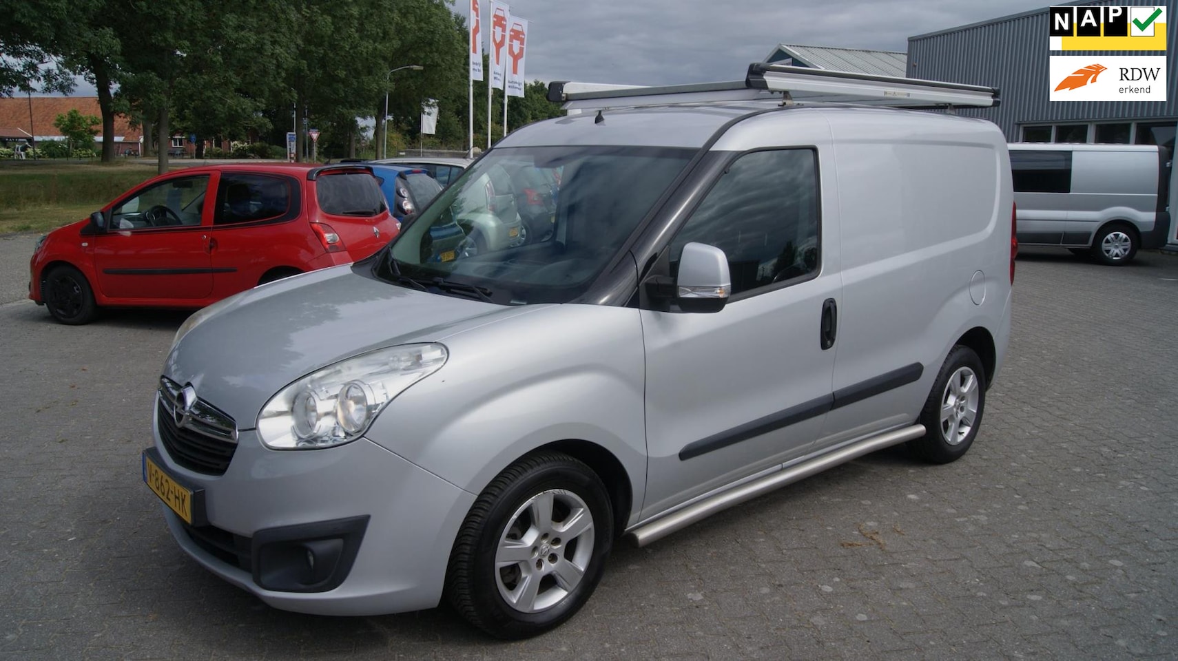 Opel Combo - 1.6 CDTi L1H1 Sport NAP/imperial/sidebars/lage kilometers ! - AutoWereld.nl
