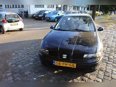 SEAT Toledo - 1.6-16V Spirit loop of sloop rijdende auto