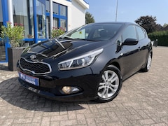 Kia Cee'd - 1.6 GDI ComfortLine | 16"LM-Velgen, Parkeersensoren, Trekhaak, Bluetooth Radio met stuurbe