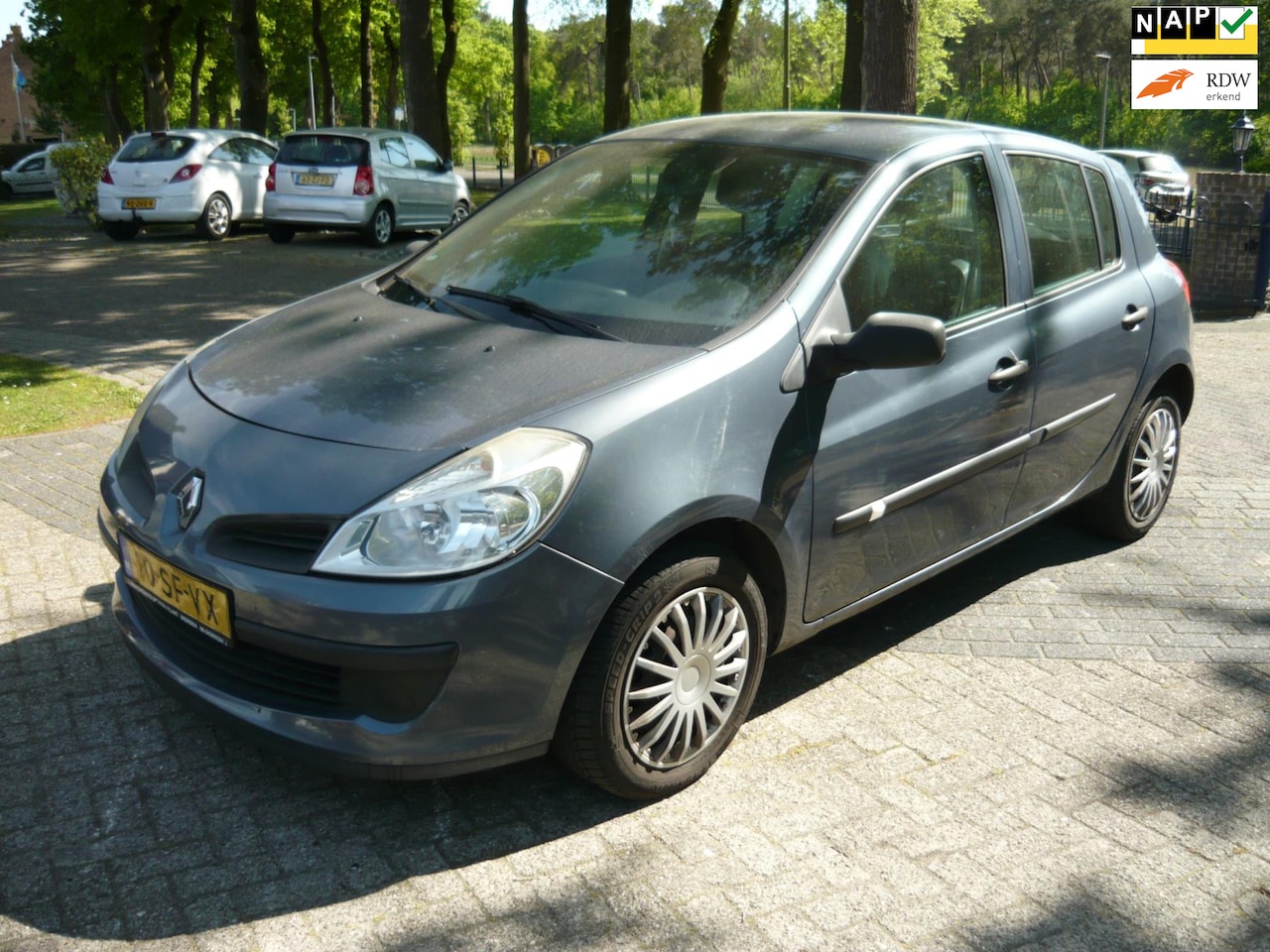 Renault Clio - 1.2-16V Authentique 1.2-16V Authentique - AutoWereld.nl