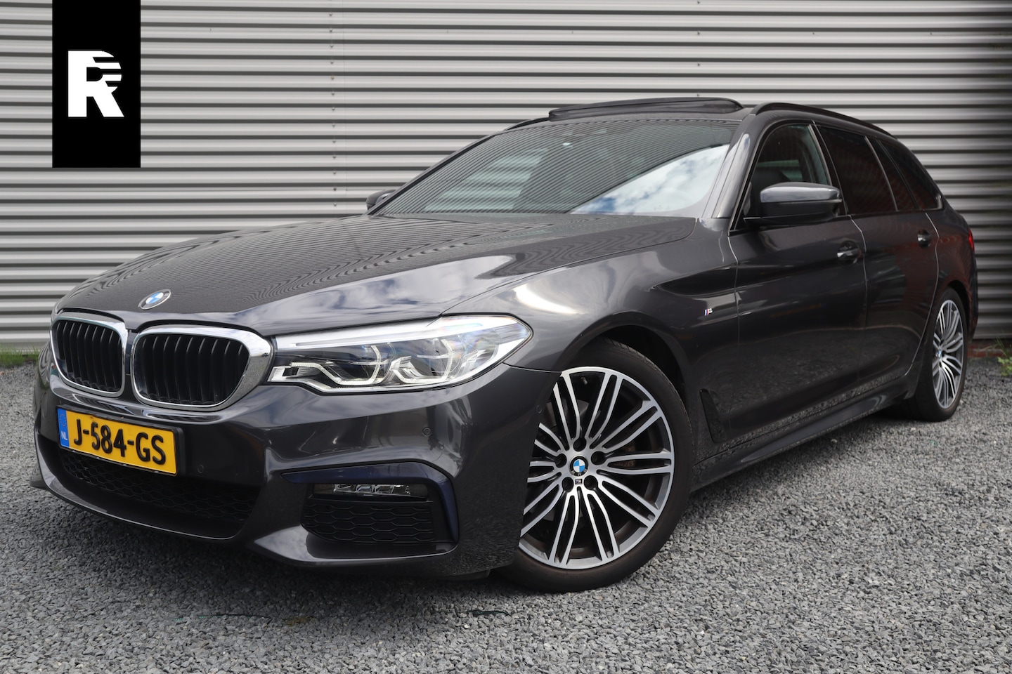 BMW 5-serie Touring - 520i High Executive M-Sport Leder dashboard / Pano / Individual / Camera / 19inch - AutoWereld.nl