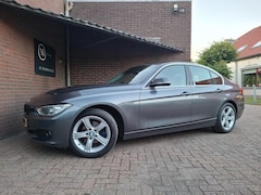 BMW 3-serie - 316i Upgrade Edition136PK Navigatie / Xenon / Lederen Bekleding / Stoelverwarming / Cruise