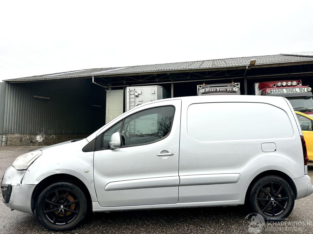 Peugeot Partner - 120 1.6 BlueHDi 73kw 100 L1 Première S&S - nap - navi - pdc - lmv - airco - cruise - getin - AutoWereld.nl