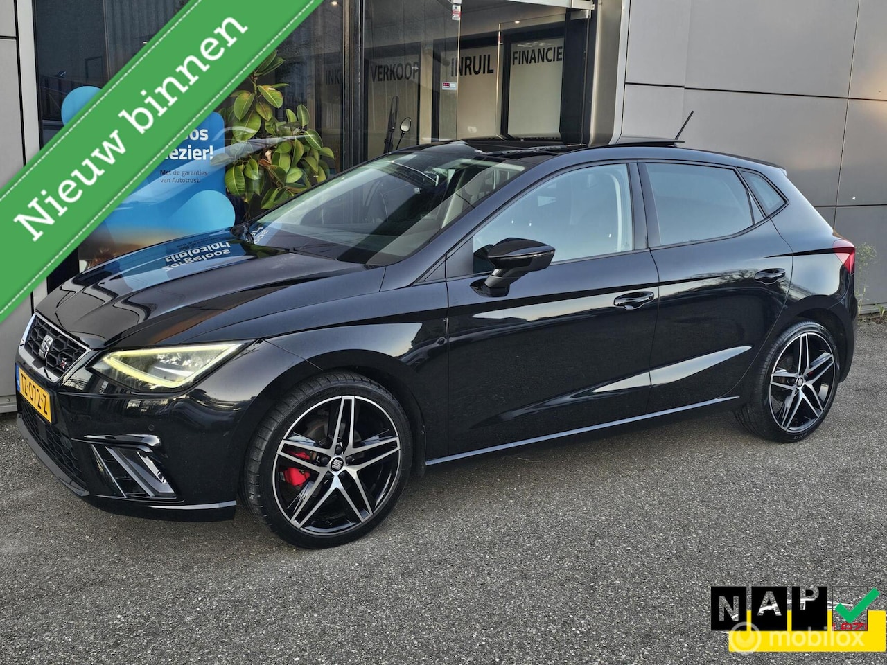 SEAT Ibiza - 1.0 TSI FR Business Intense Panorama/Keyless/Camera - AutoWereld.nl