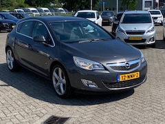 Opel Astra - 1.4 Turbo Cosmo 19" LMV, Navi, Bluetooth, clima, etc