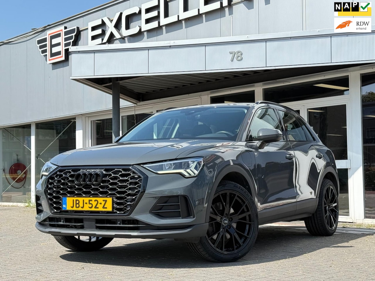 Audi Q3 - 45 TFSI e Business | Black Edition - AutoWereld.nl