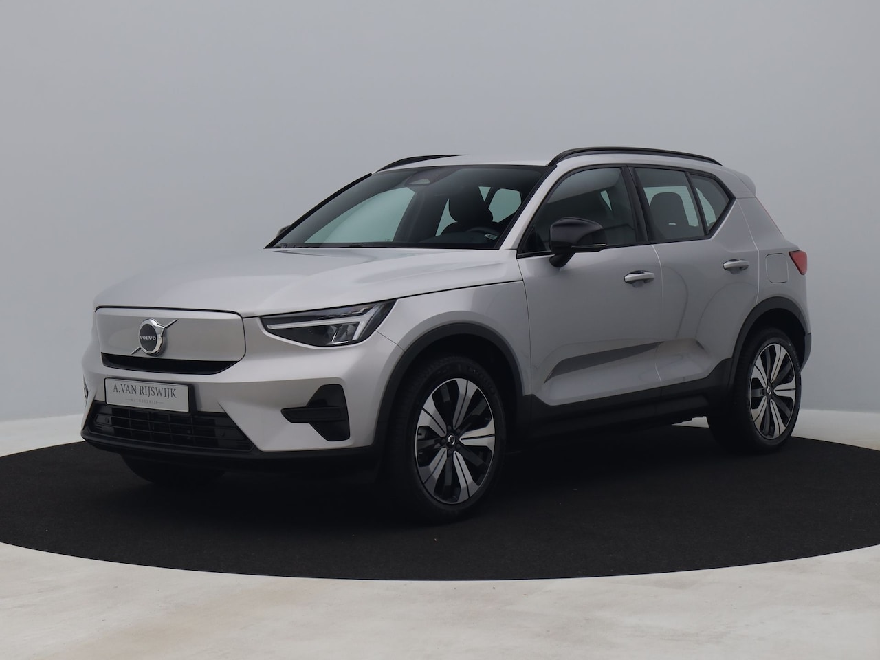Volvo XC40 - Recharge Plus 70 kWh | CAMERA | CARPLAY OFFLINE ANTON! - AutoWereld.nl