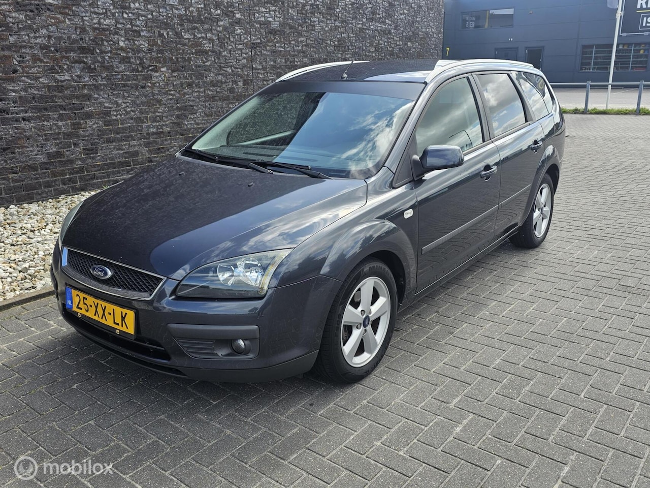 Ford Focus Wagon - 1.6-16V Ambiente 1.6-16V Ambiente - AutoWereld.nl