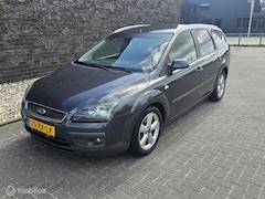 Ford Focus Wagon - 1.6-16V Ambiente