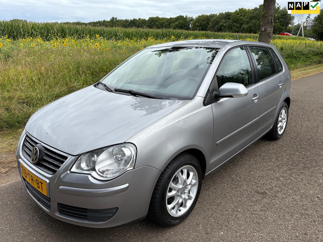 Volkswagen Polo - 1.4-16V Optive Airco/APK/Trekhaak/Lichtmetaal - AutoWereld.nl