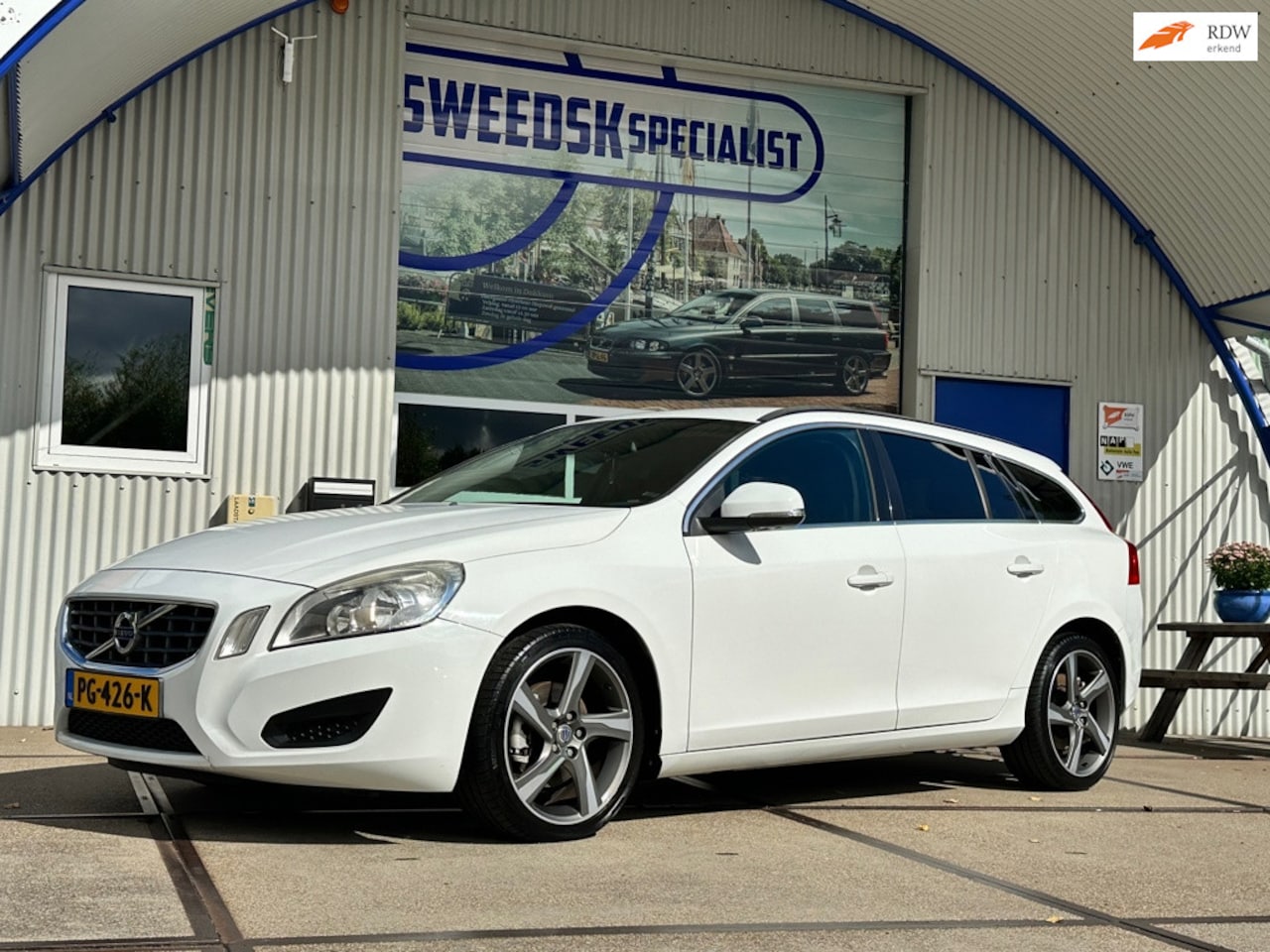 Volvo V60 - 2.0 D3 5 cilinder - AutoWereld.nl