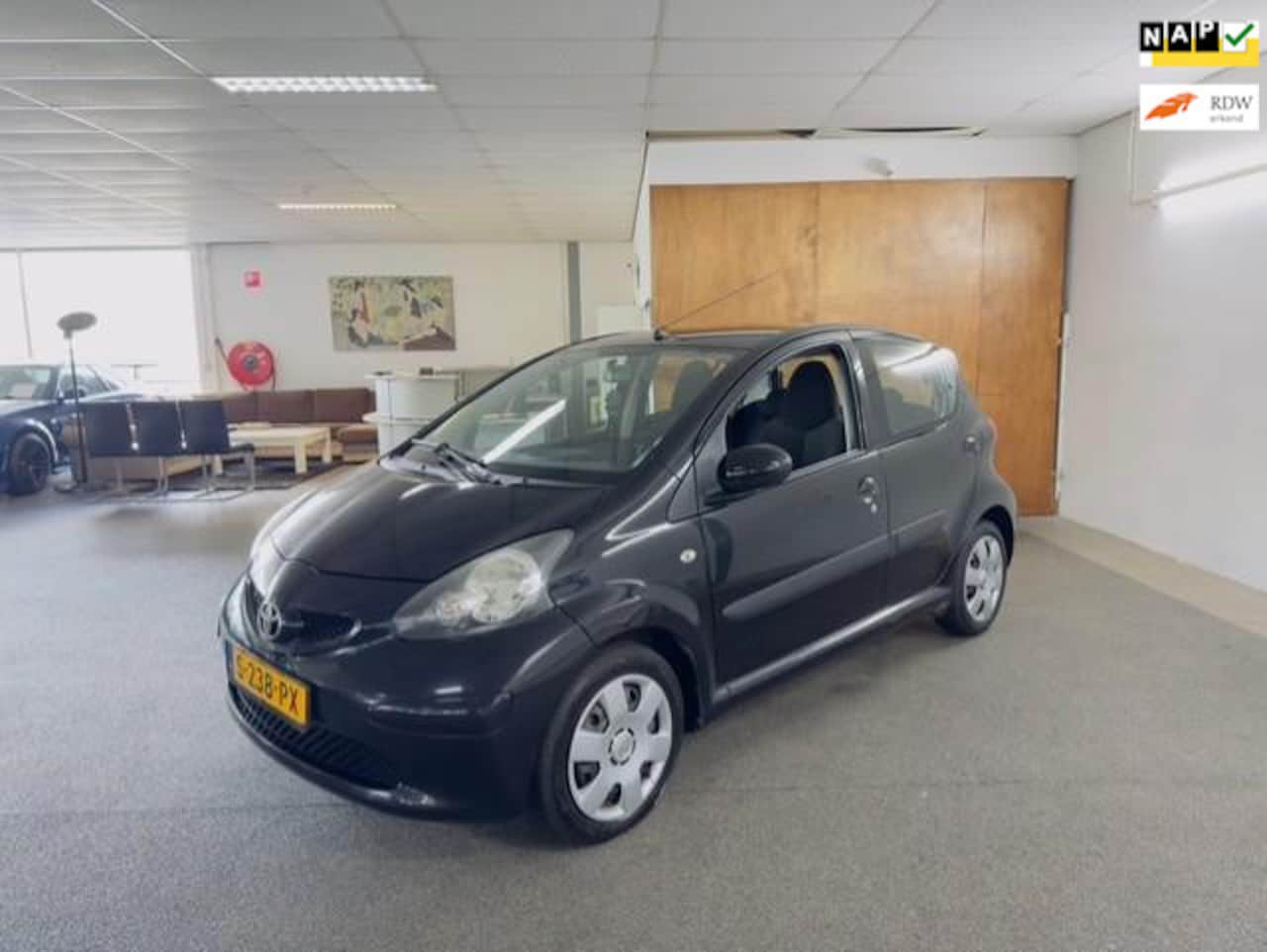 Toyota Aygo - 1.0-12V Apk Nieuw,Airco,E-Ramen,Radio - Aux,N.A.P,5Deurs,Zeer Nette staat!! - AutoWereld.nl
