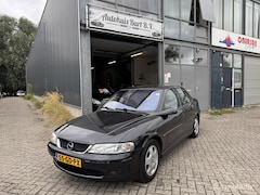 Opel Vectra - 1.6-16V Business Edition Airco Nieuwe APK NAP Logisch