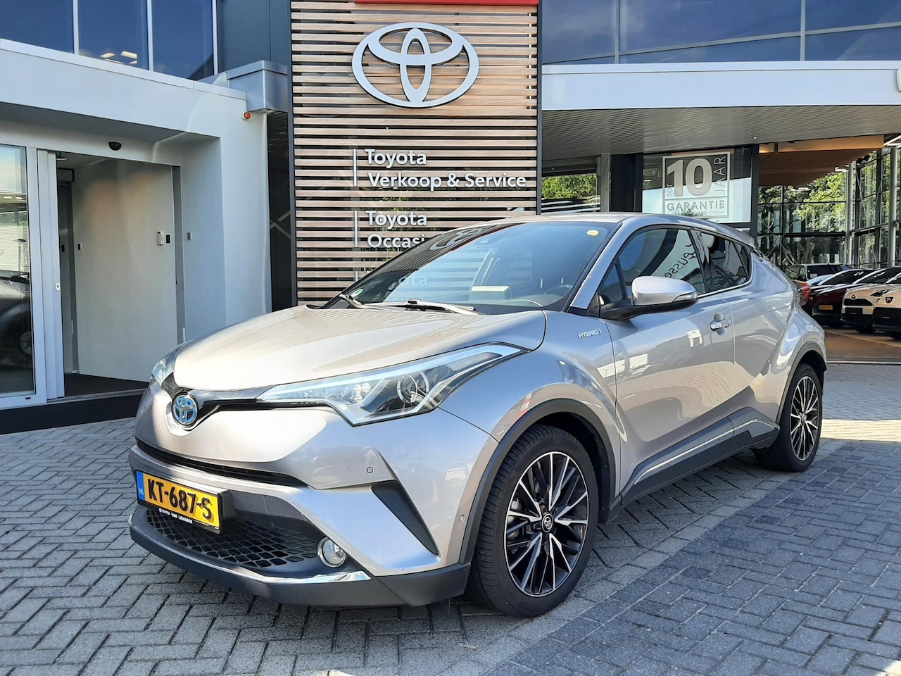 Toyota C-HR - 1.8 Hybrid First Edition JBL STOELVERW NAVI BLUETOOTH AD-CRUISE LEDER KEYLESS 18"LMV CAMER - AutoWereld.nl