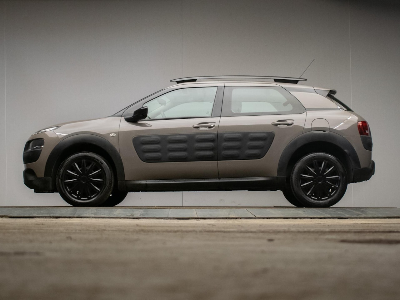 Citroën C4 Cactus - 1.2 PureTech Feel Sport (VOL AUTOMAAT,NAVI,CRUISE,PDC,LED,BLUETOOTH,SPORTSTOELEN,LEDER,NIE - AutoWereld.nl