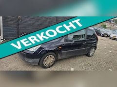 Ford Fiesta - 1.3 Style rijdt top geen apk zo mee