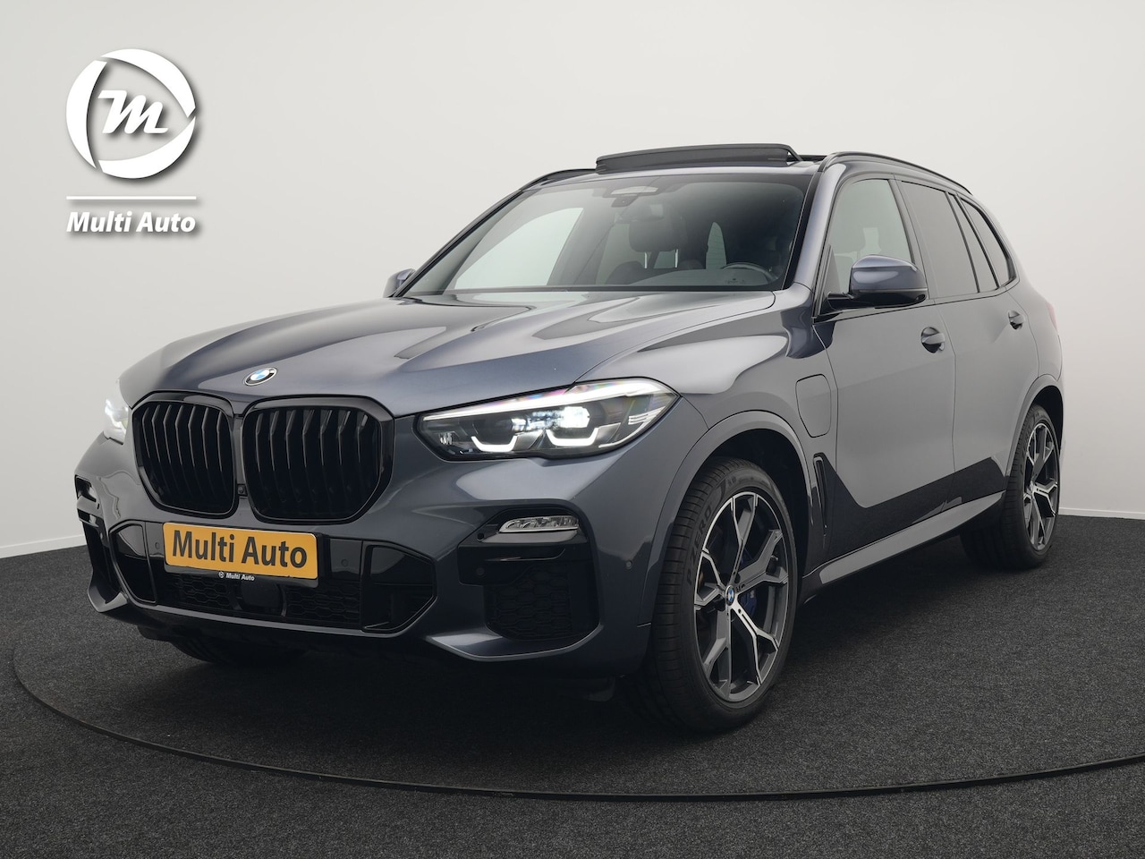 BMW X5 - xDrive45e M Sport Plug in Hybrid 394pk PHEV | Trekhaak Af Fabriek | Panodak | Luchtvering - AutoWereld.nl