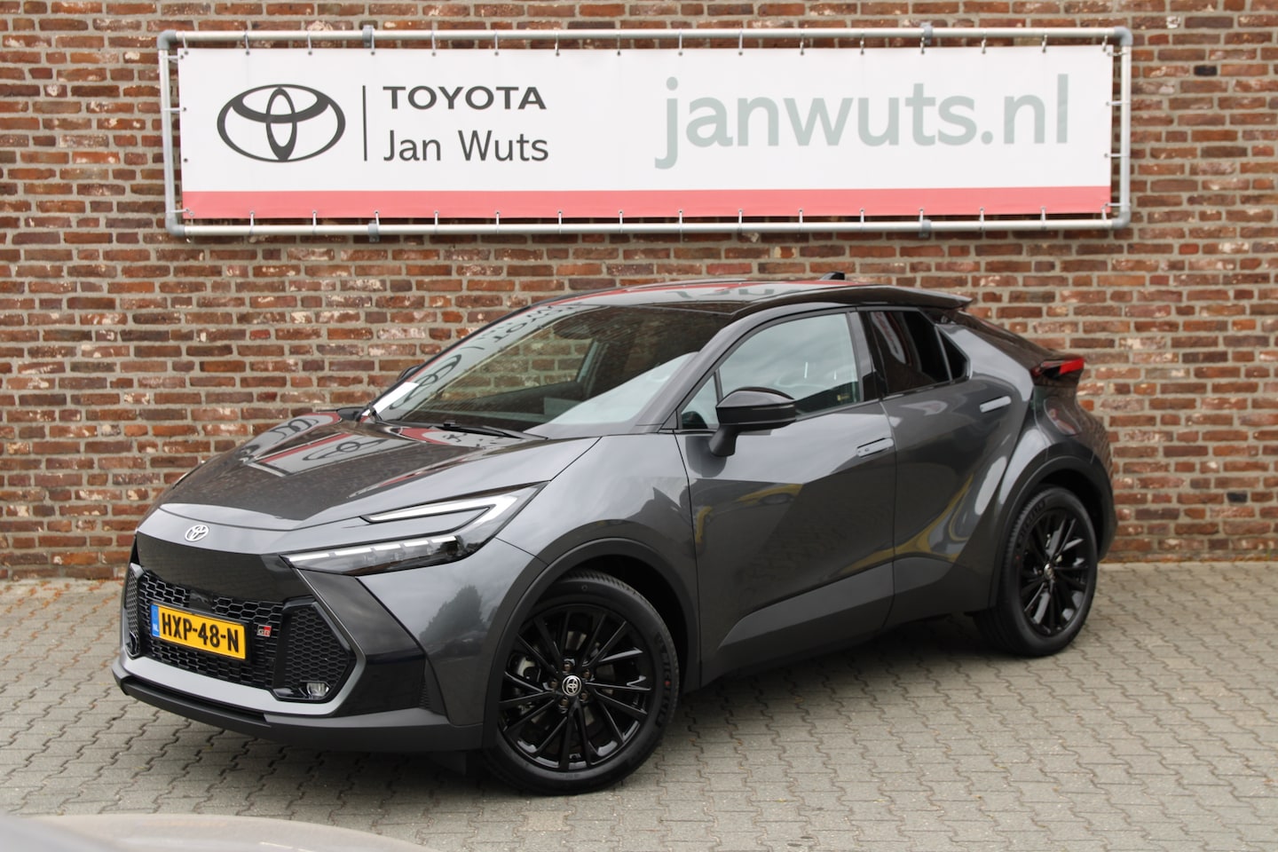 Toyota C-HR - 2.0 Plug-in Hybrid 220 GR SPORT 2.0 Plug-in Hybrid 220 GR SPORT - AutoWereld.nl