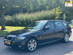 BMW 3-serie Touring - 318i Luxury Line/AIRCO/CRUISE/LEDER/NAVI/XENON/TREKHAAK