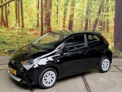 Toyota Aygo - 1.0 VVT-i X-Play 5-Deurs Airco Apple Carplay Camera Elek. Ramen Spiegels CV Afstand LED DA