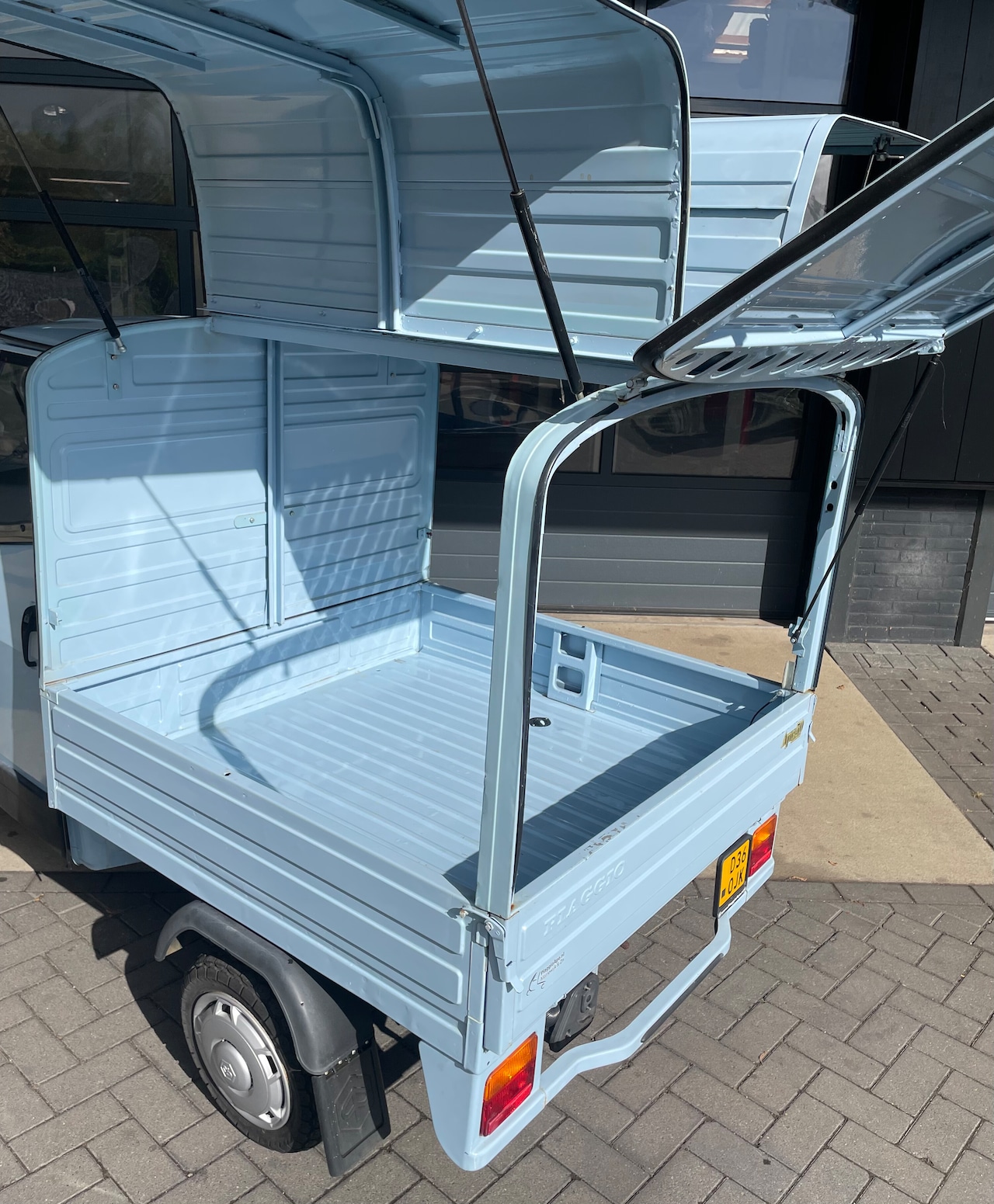 Piaggio Ape - Ape50 met zijkleppen