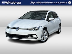 Volkswagen Golf - 1.5 eTSI 150PK Style / Panoramadak / Memory Seat / Parkeersensoren V+A / Stuur + Stoelverw