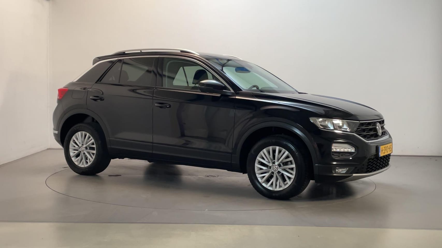 Volkswagen T-Roc - 1.0 TSI Style Business Parkeersensoren Navigatie Climate Control DAB+ - AutoWereld.nl