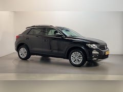 Volkswagen T-Roc - 1.0 TSI Style Business Parkeersensoren Navigatie Climate Control DAB+