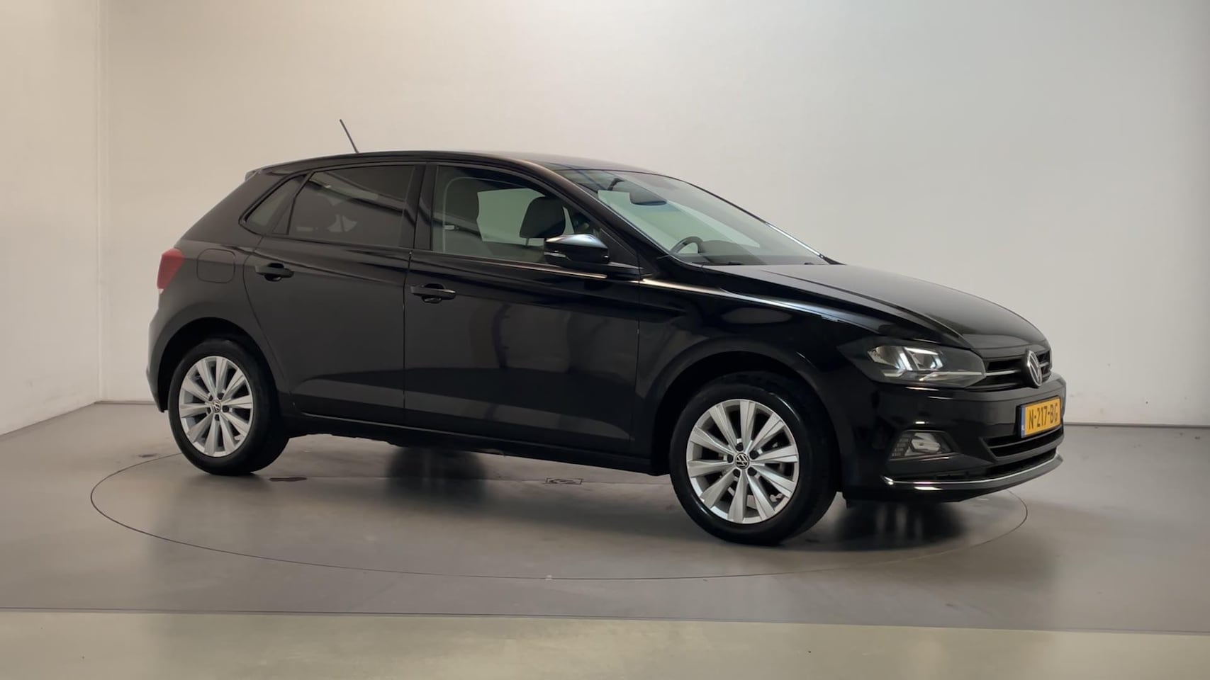 Volkswagen Polo - 1.0 TSI Highline Parkeersensoren Climate Control Navigatie - AutoWereld.nl