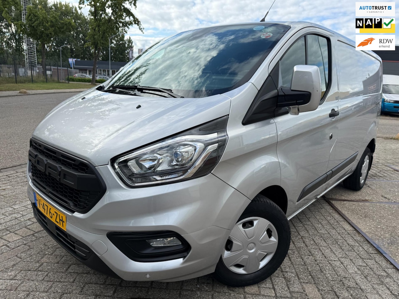 Ford Transit Custom - 280 2.0 TDCI FACE+ 131PK LEDER LED CARPLAY 3-PERS NETJES - AutoWereld.nl