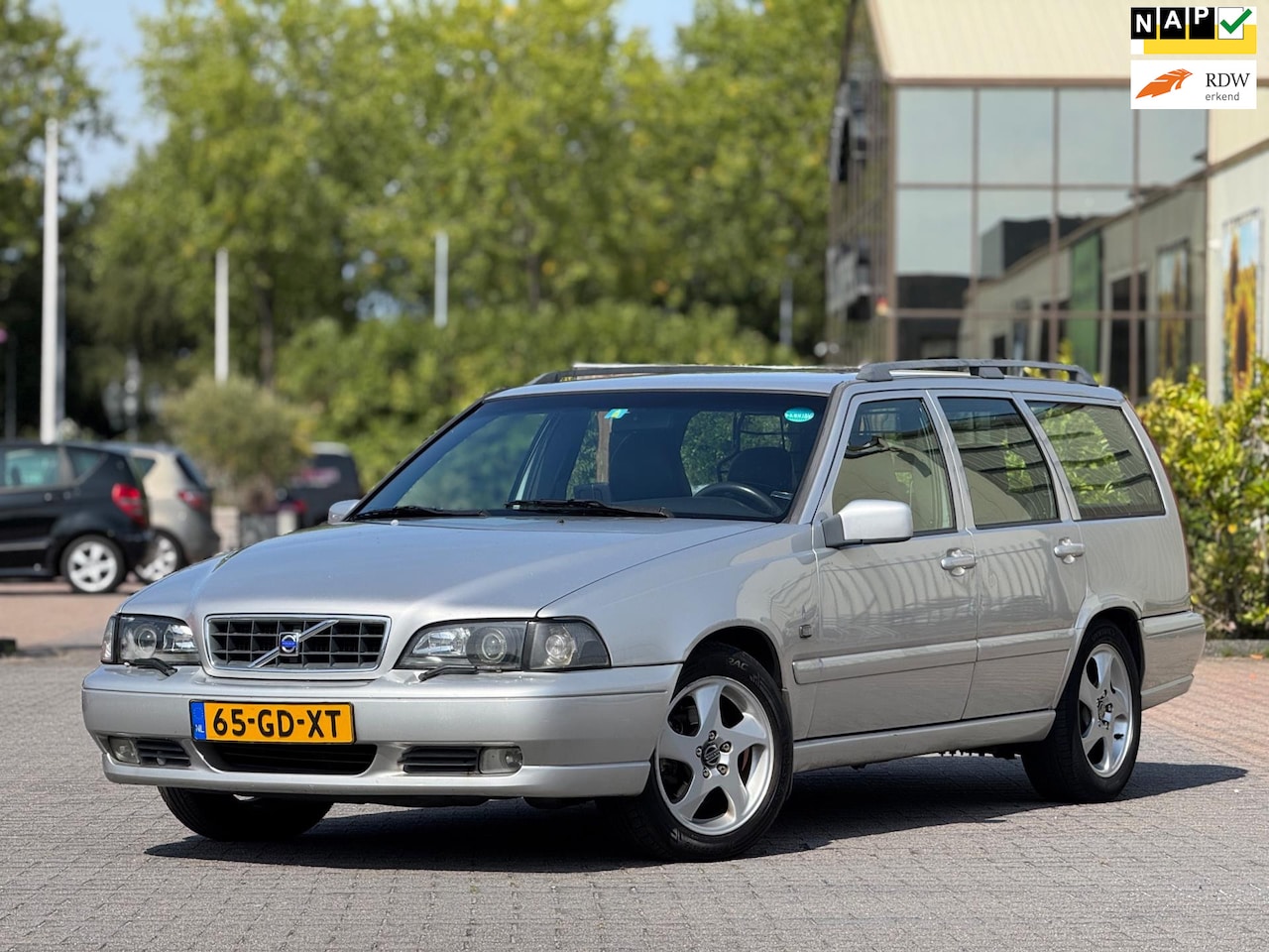 Volvo V70 - 2.4 | Automaat | Memory leder stoelen | Navigatie | Airco | Stoelverwarming | Trekhaak | C - AutoWereld.nl
