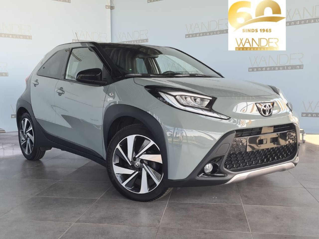 Toyota Aygo X - 1.0 VVT-i S-CVT Premium /18 inch velgen/JBL Premium Sound System/Stoelverwarming/Apple Car - AutoWereld.nl