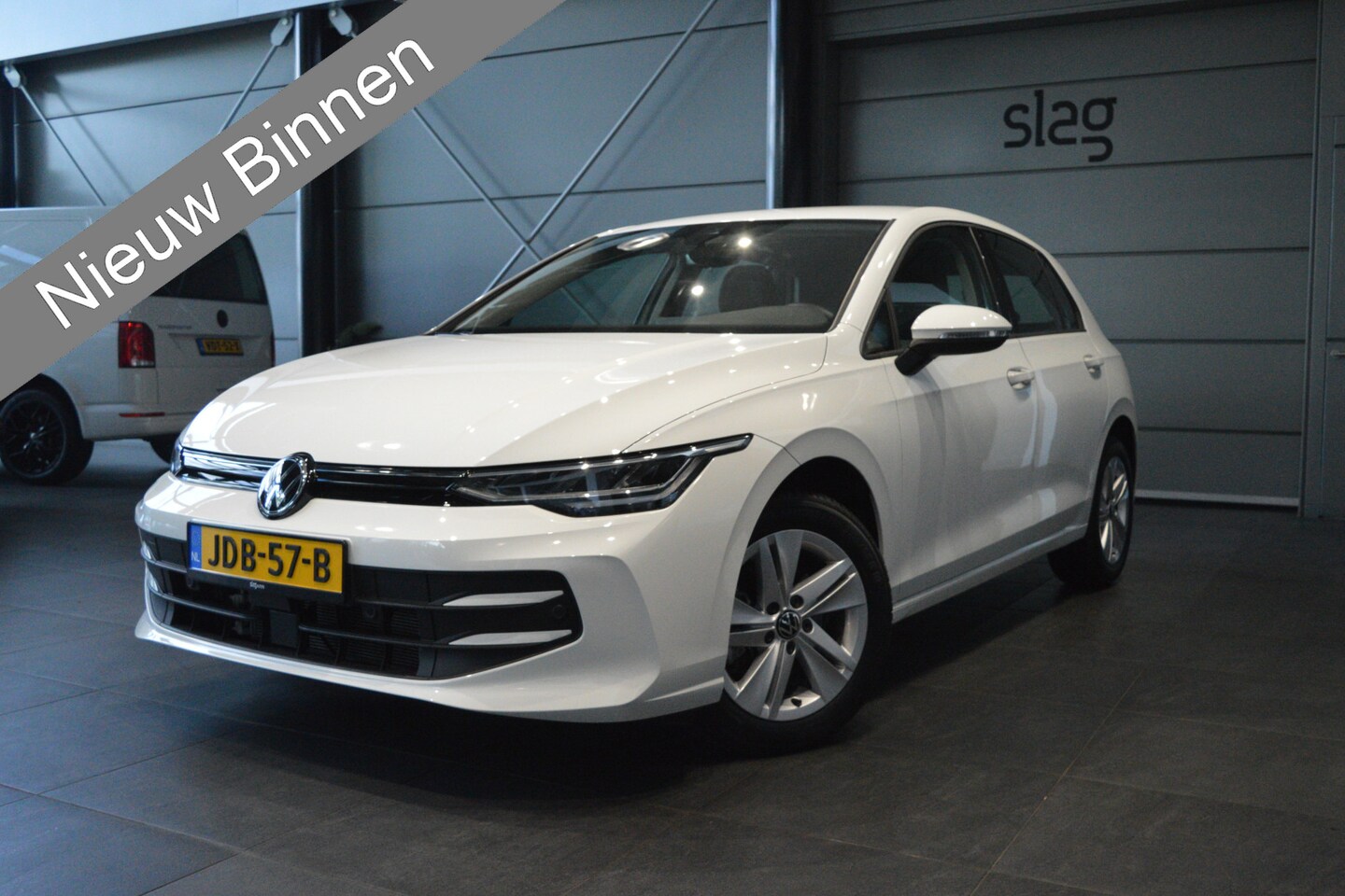Volkswagen Golf - 1.5 TSI Life clima cruise led pdc app connect 16 inch !! - AutoWereld.nl