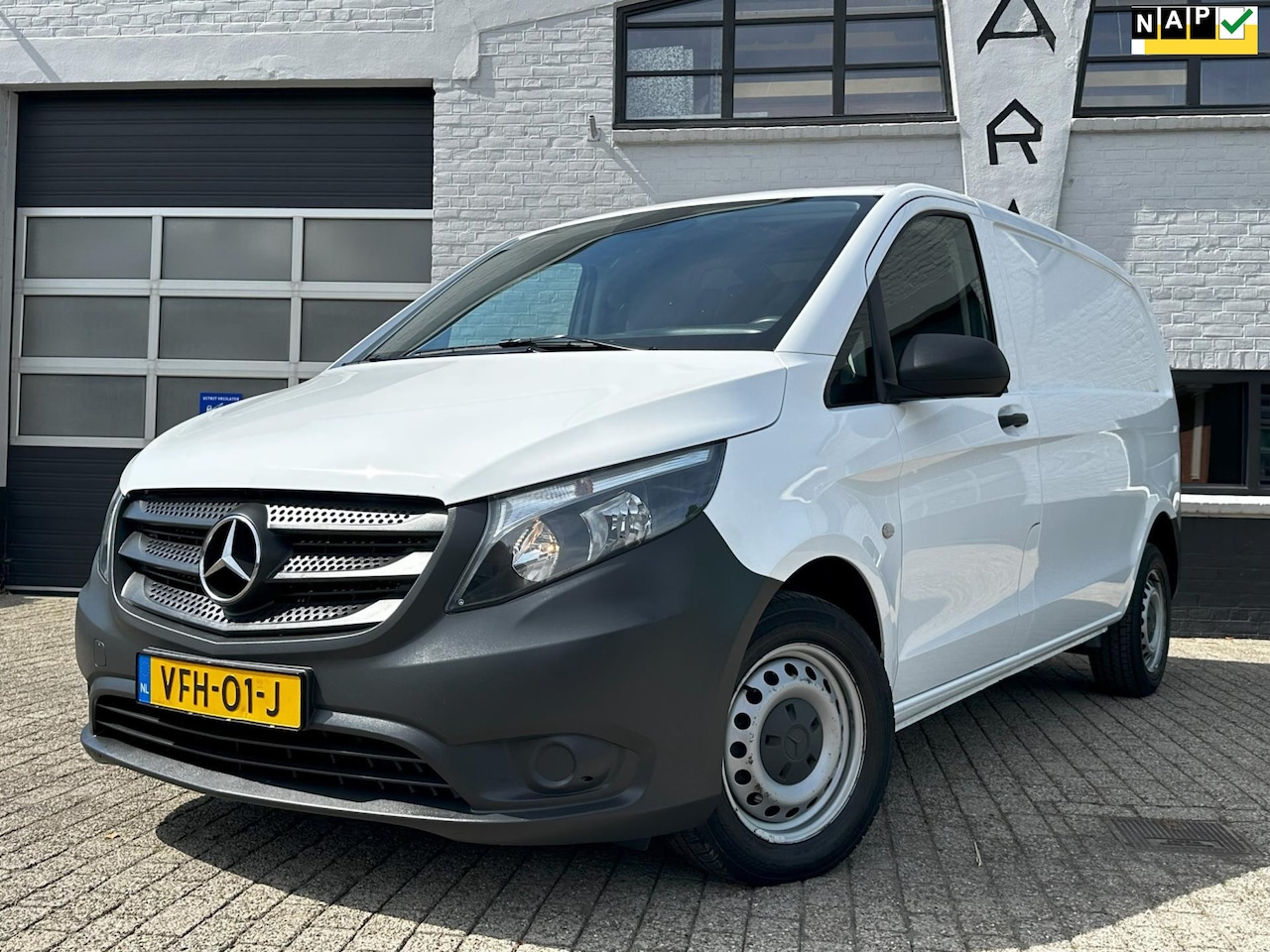 Mercedes-Benz Vito - 110 CDI Lang Airco Cruise Leder - AutoWereld.nl