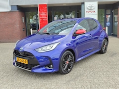 Toyota Yaris - 1.5 Hybrid TOKIO SPIRIT HEAD-UP STOELVERW JBL-AUDIO 17'' LM-VELGEN PARK-SENSOREN CAMERA NA