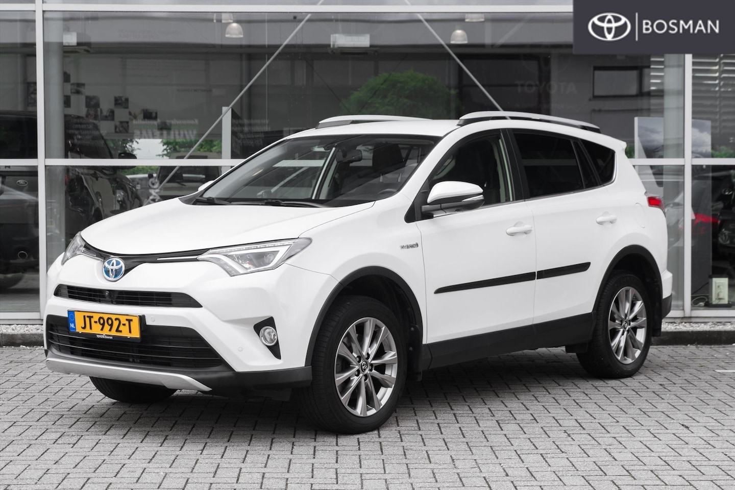 Toyota RAV4 - 2.5 VVT-i Hybrid 197pk 2WD Aut Executive Business - AutoWereld.nl