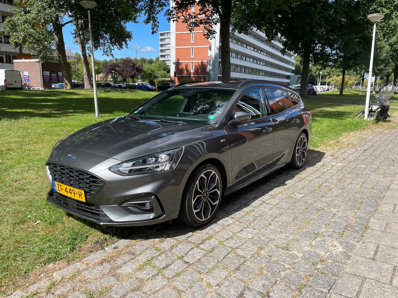 Ford Focus Wagon - 1.0 EcoBoost ST Line Business - AutoWereld.nl
