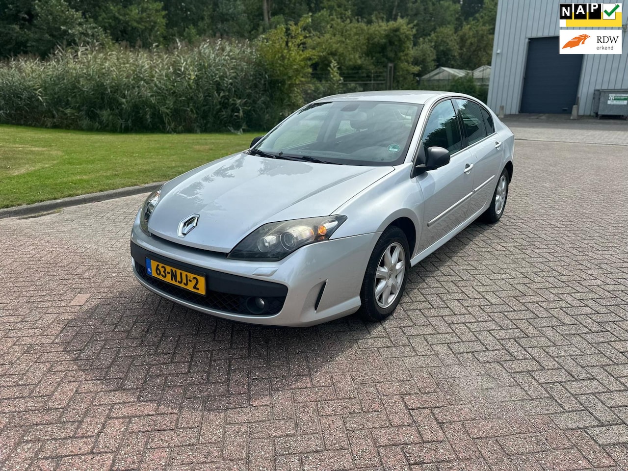 Renault Laguna - 2.0 Dynamique/AIRCO/CRUISE/NAVI/PARKEERSENS ACHTER/XENON/TREKHAAK - AutoWereld.nl