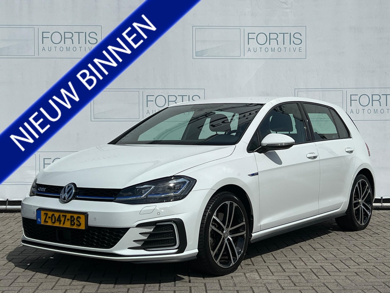 Volkswagen Golf - 1.4 TSI PHEV GTE 7.5 STOELVERW | WINTERSET OP ORIGINELE VELGEN | PDC VOOR & ACHTER | APK T - AutoWereld.nl