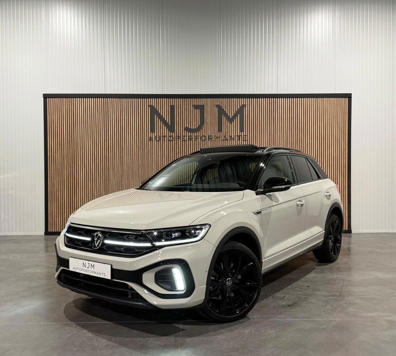 Volkswagen T-Roc - 1.5 TSI R-Line |Pano|Keyless|Garantie - AutoWereld.nl